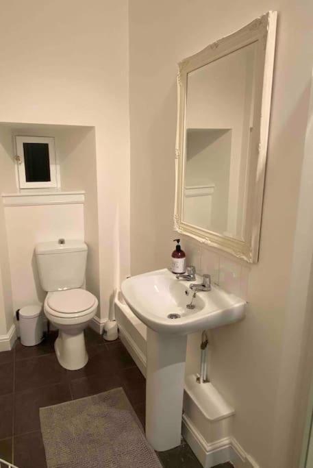 Large 4 Bed Apartment Edinburgh Exterior photo